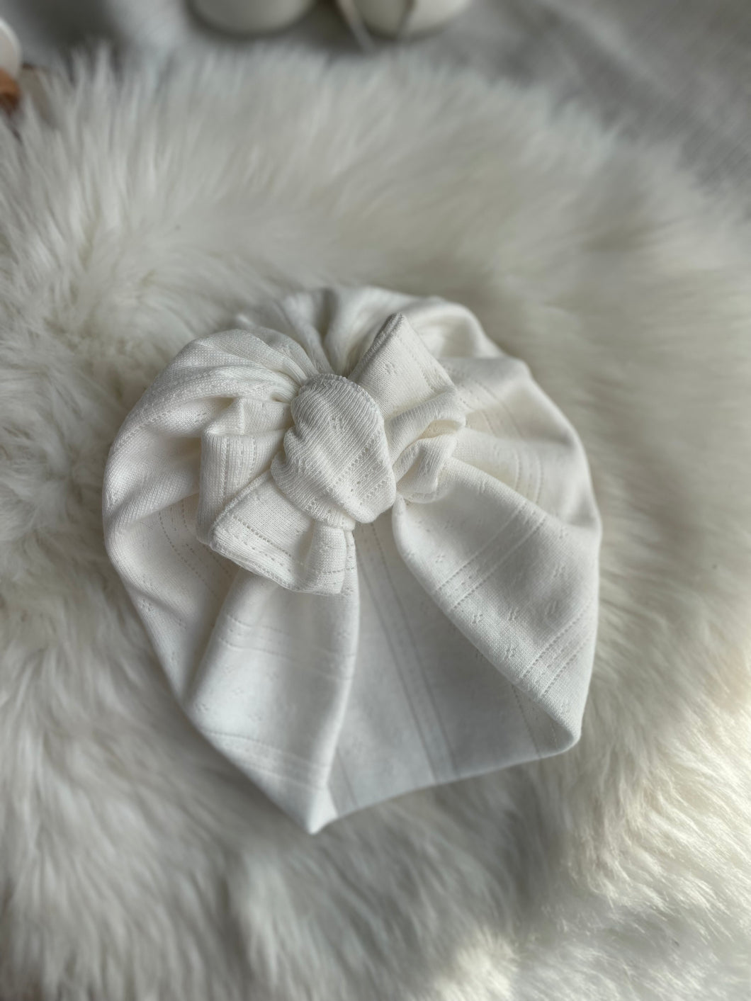 Turban blanc- écru ajouré