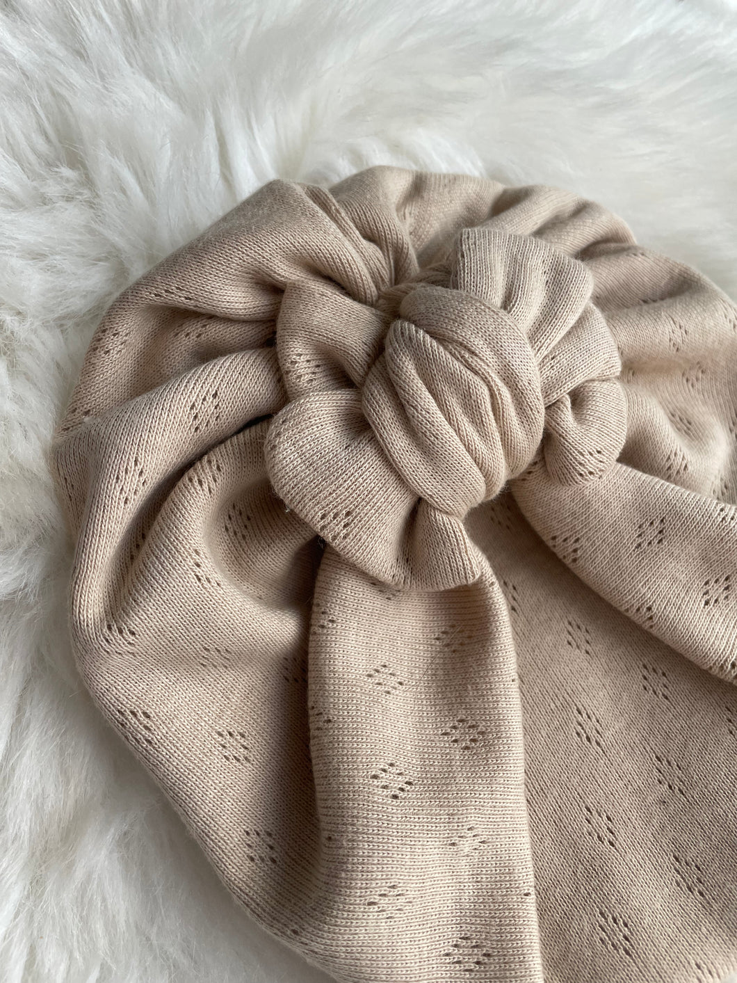 Turban beige ajouré