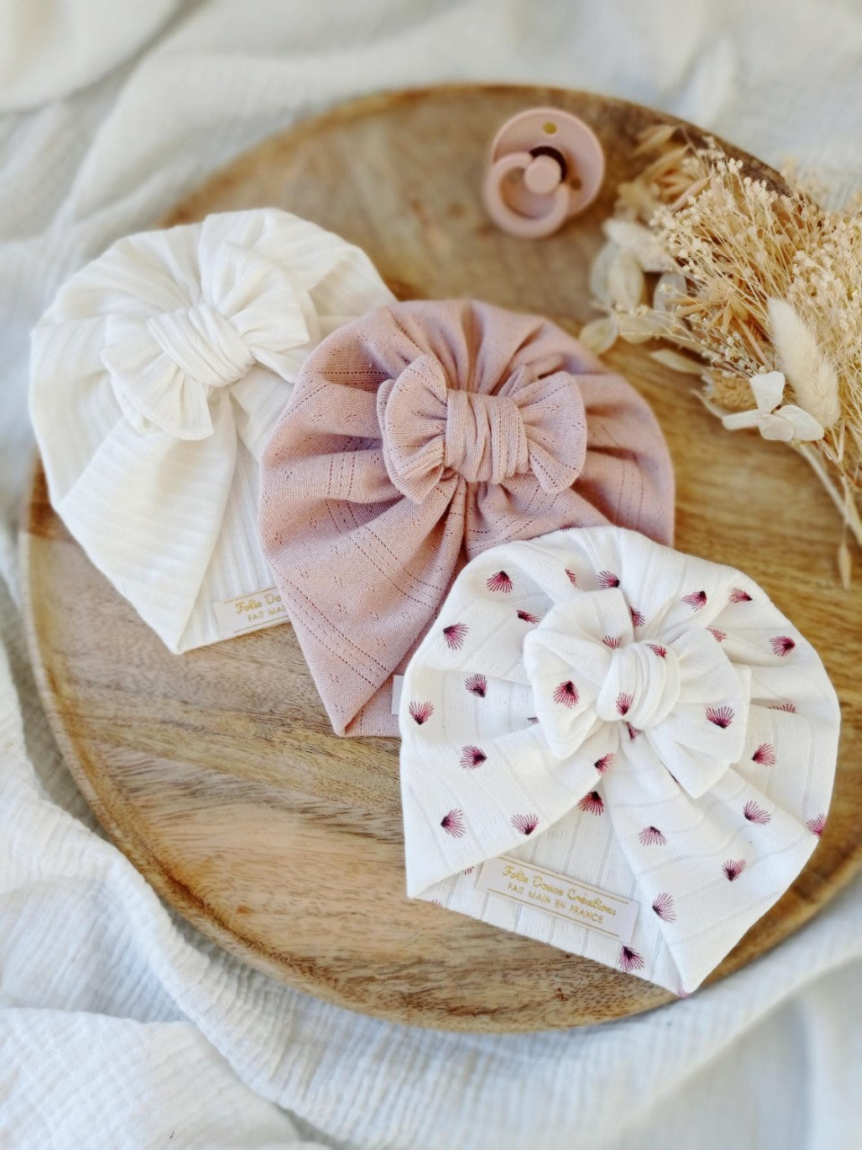 Turban blanc cotelé ou rose ajouré ou blanc à plume